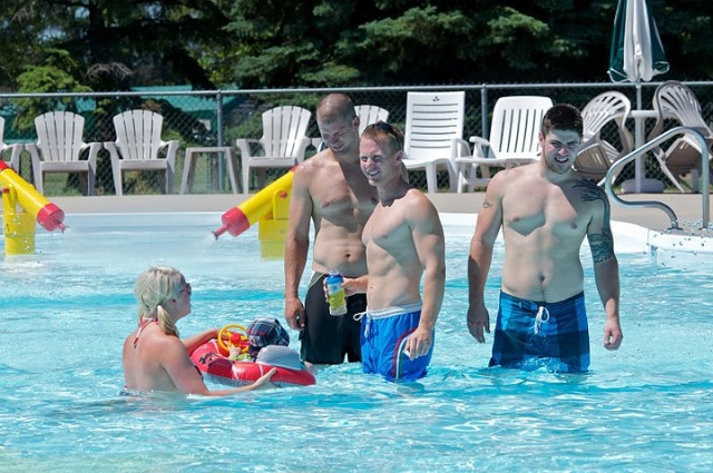 60pool.jpg 60pool.jpg